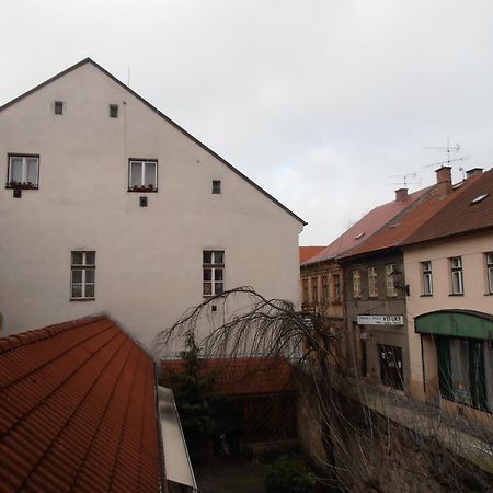 Penzion U Ceske Koruny Йичин Экстерьер фото