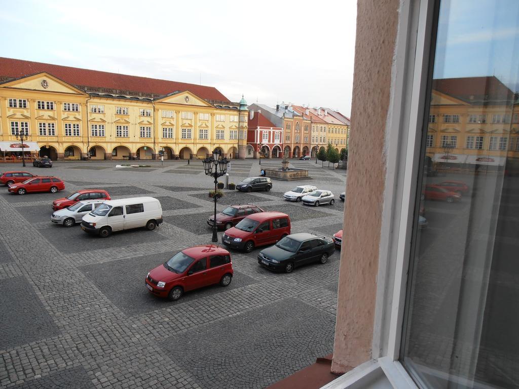 Penzion U Ceske Koruny Йичин Экстерьер фото